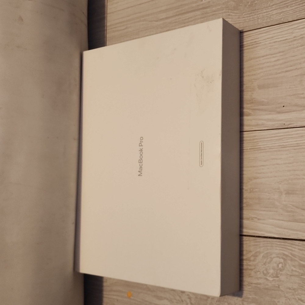 Apple empty box